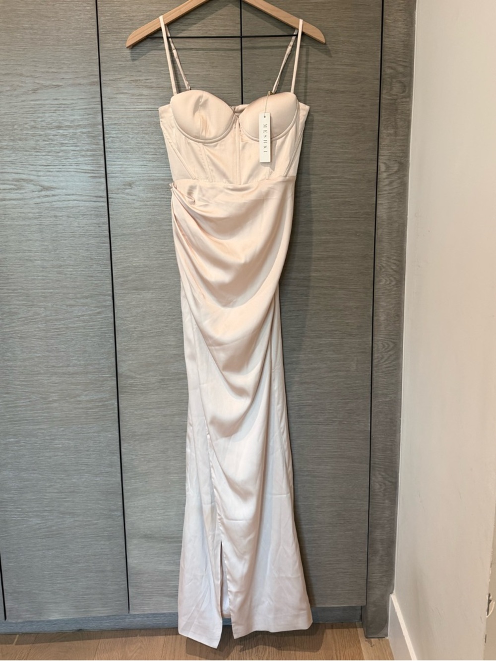✨ Meshki Daniella Champagne Satin Cupped Corset Maxi Dress ✨ - Picture 4 of 7